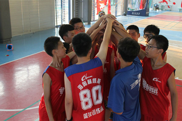 上海篮球夏令营价格一般多少？价格表汇总一览！