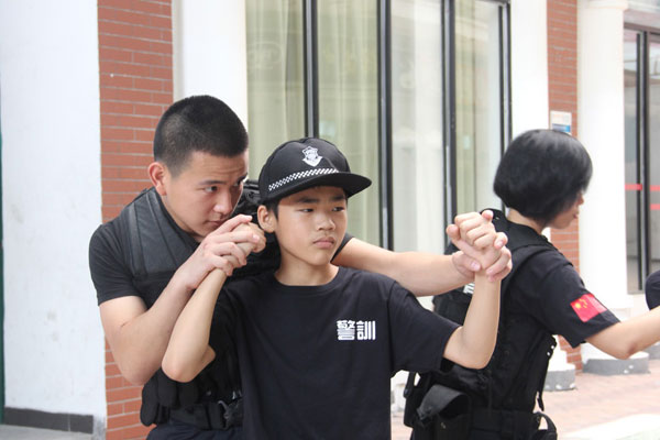上海小孩军事训练营