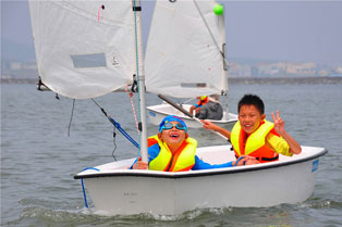 上海青少年帆船夏令营，在大海中乘风破浪！