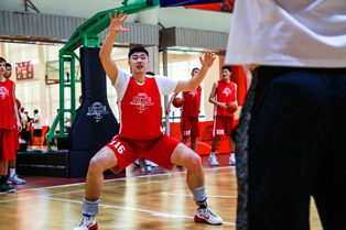 上海篮球训练营一般多少钱？