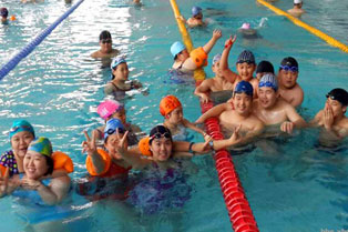 上海青少年游泳夏令营有哪些不错的机构？